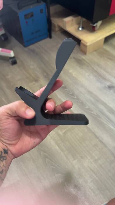 Soporte de celular impreso en 3D, diseño propio